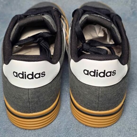 Adidas Daily 4.0 Sneakers Men\'s Size 9 Women\'s Size 10 Grey Gum Sole main image 4